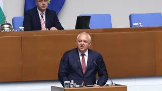 Калина Андролова: Демерджиев действа самоубийствено като Киро, Радев скоро ще свие подкрепата си за него