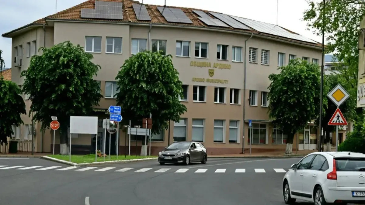 Служител на община Ардино е задържан заради обществена поръчка за пътен ремонт