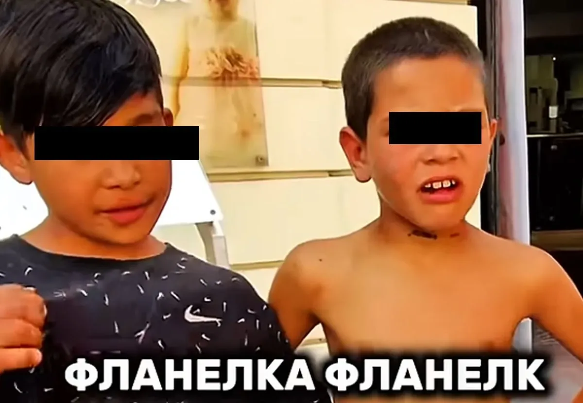 Пловдивският инфлуенсър Тихомов разговаря с просещо момче в центъра на Пловдив