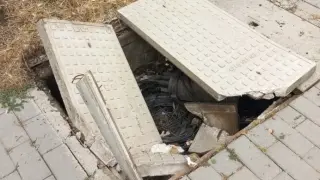 Счупени капаци на шахта на тротоар в столичния „Изток“ стоят необезопасени вече седмица