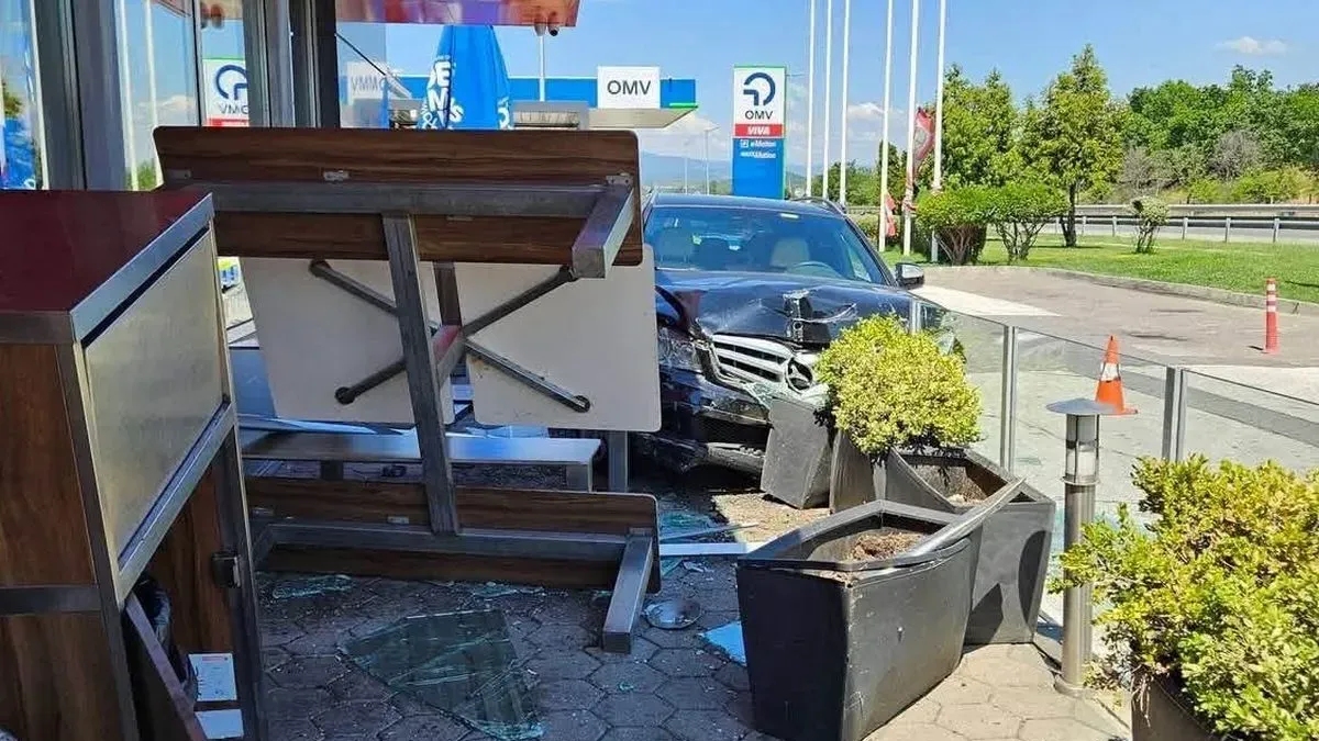 Бургазлийка заби Мерцедес-а си в KFC на АМ "Тракия"