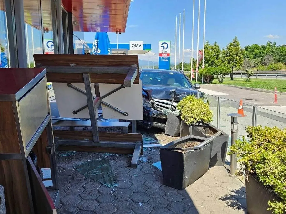 Бургазлийка заби Мерцедес-а си в KFC на АМ "Тракия"