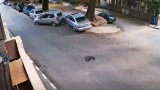 Младеж с висока скорост помете паркирани коли в Асеновград
