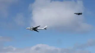 Британски F-35 прихванаха руски Ту-142 край флагмана „Принцът на Уелс“