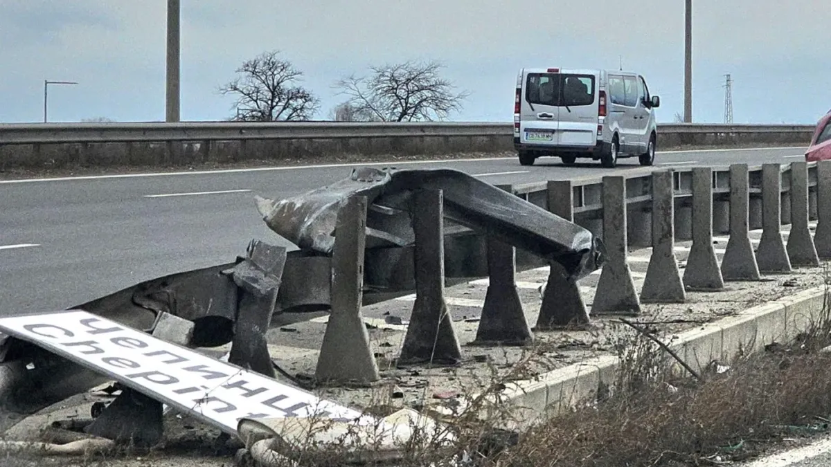 Опасно бездействие на столичното Околовръстно: мантинела стои вързана с тел вече две години
