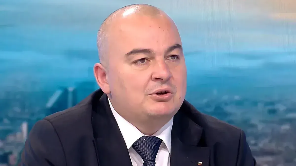Земеделският министър загатна за промени за спасяване на разградения двор "български пазар"