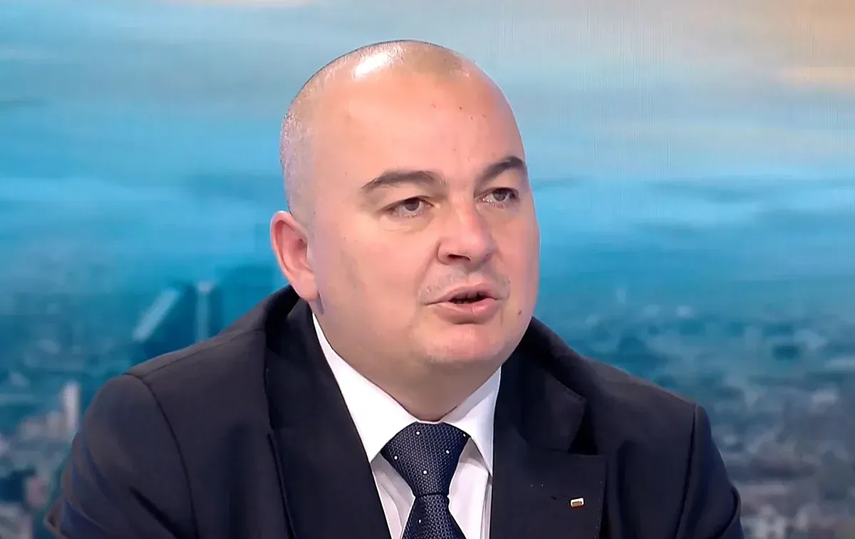 Земеделският министър загатна за промени за спасяване на разградения двор "български пазар"