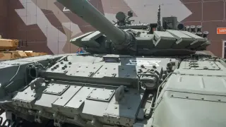 Ново оръжие на фронта: Русия пусна танк Т-72 с радарна система за защита „Арена-М“