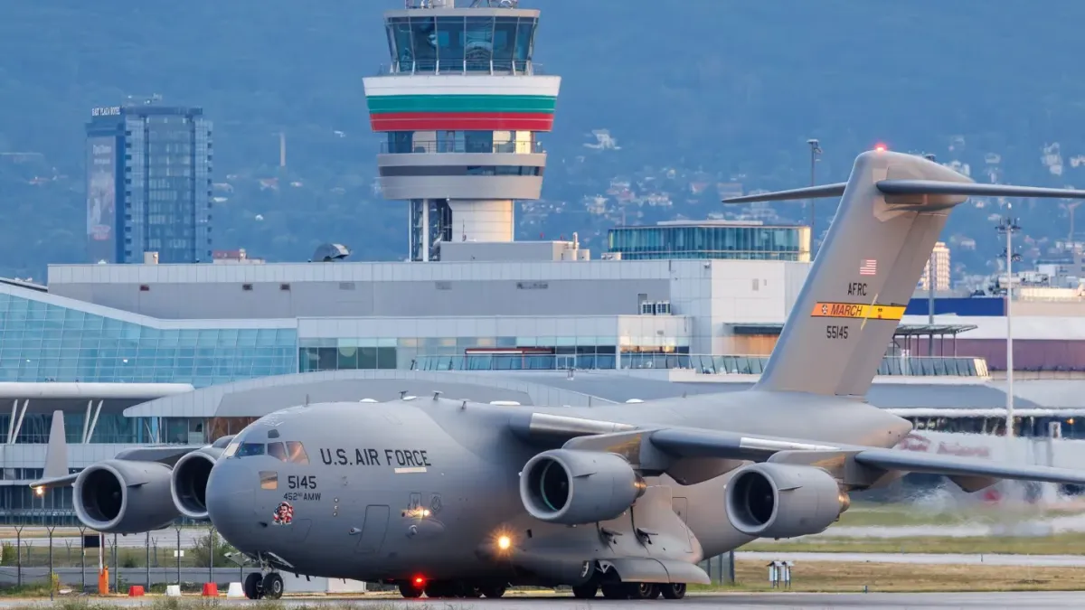 Американски военен самолет C-17 кацна на летище София
