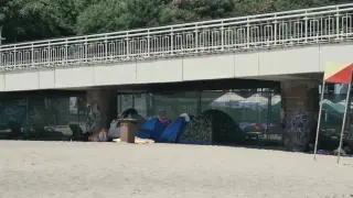 Незаконен къмпинг се появи под Моста в Бургас