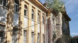 Стогодишната минерална баня в Горна баня се руши от изоставяне