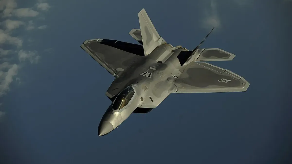 F-22 Раптор запазва предимство пред руския МиГ-35 във въздушния бой, сочи анализ на The National Interest