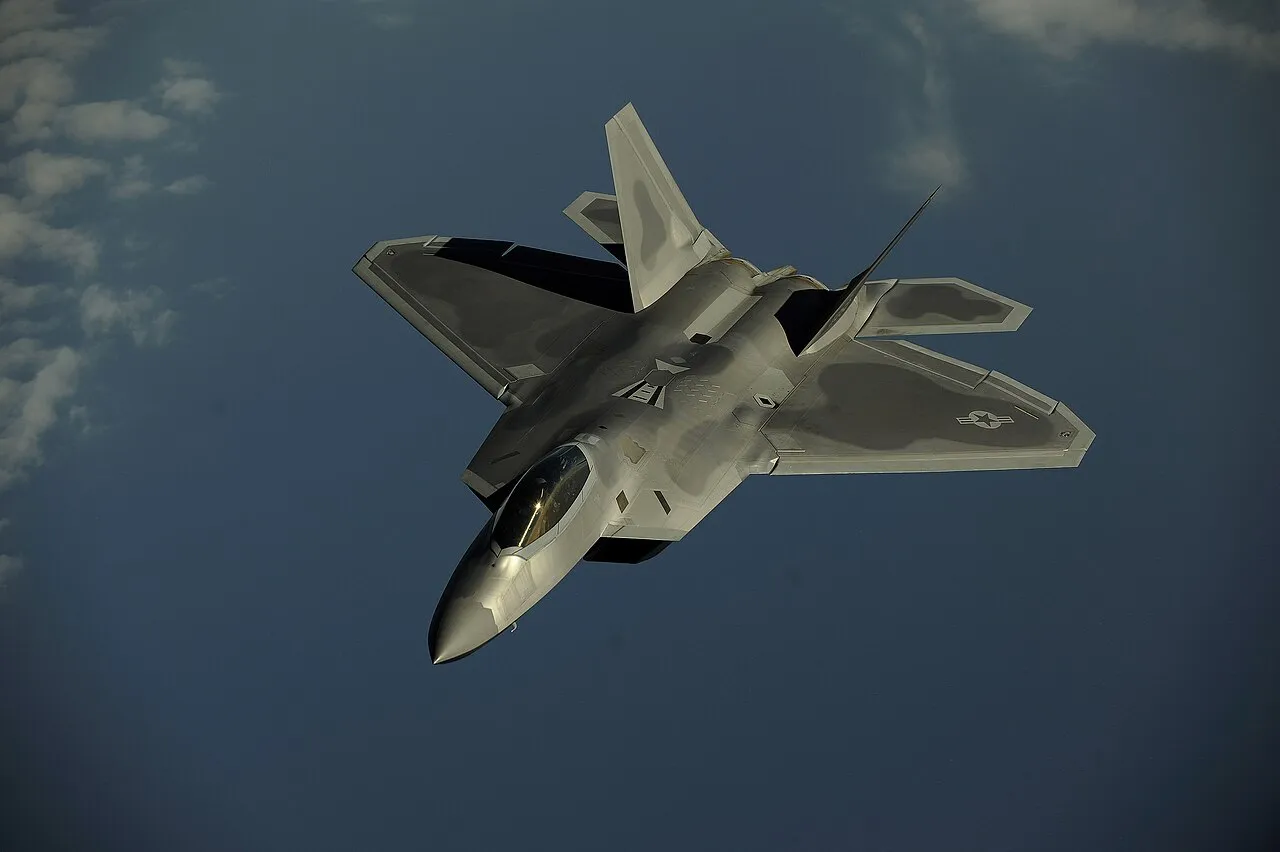 F-22 Раптор запазва предимство пред руския МиГ-35 във въздушния бой, сочи анализ на The National Interest