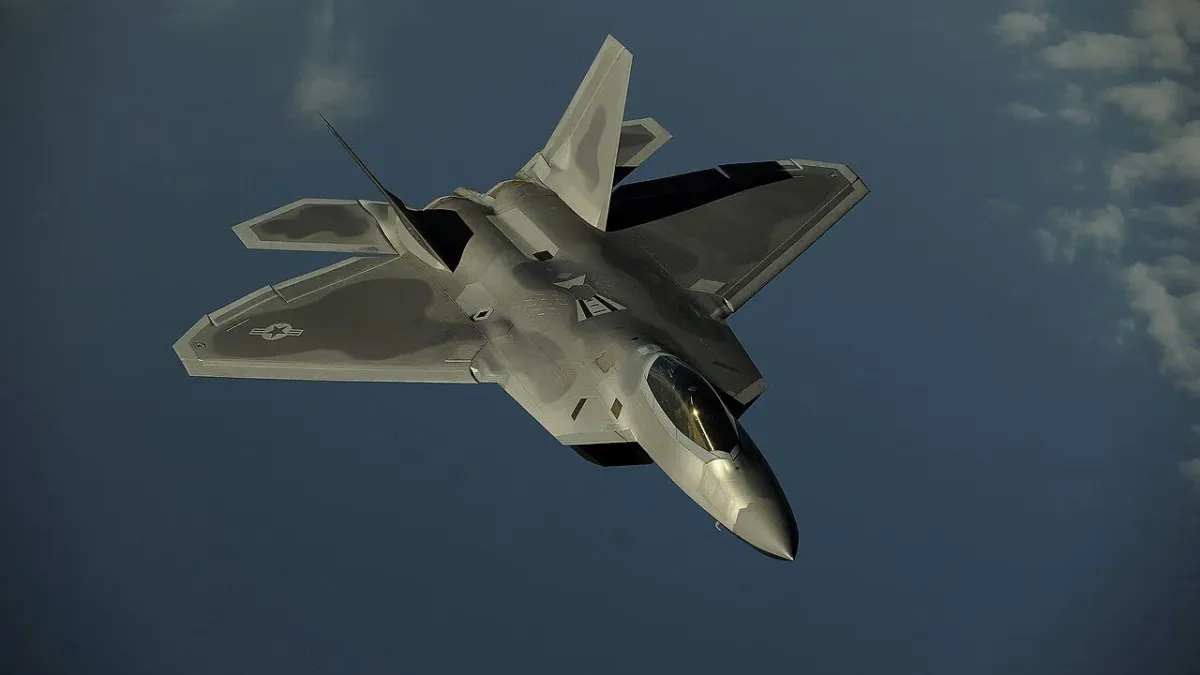 МиГ-35 срещу F-22 Раптор: The National Interest посочва американския изтребител като по-напреднал в технологиите за невидимост