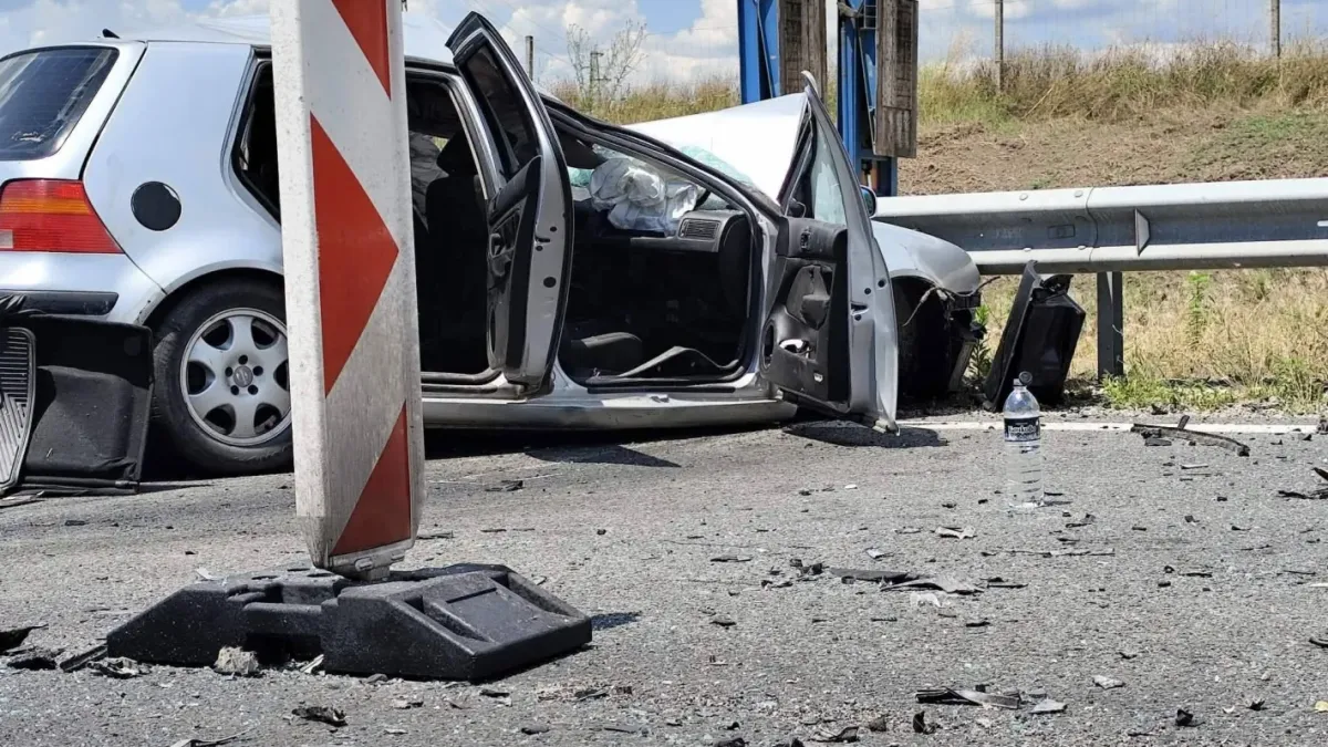 Детето, оцеляло в катастрофата на "Хемус", е в много тежко състояние - отстраниха далака му Снимки