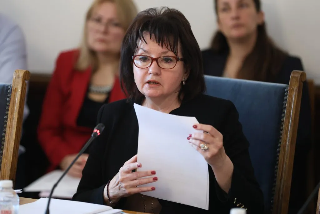 Шефът на правната комисия в парламента Янка Тянкова от ПБ обяви, че промените в Изборния кодекс, които бяха гледани на първо четене в комисията са до президентските избори, след тях ще има други