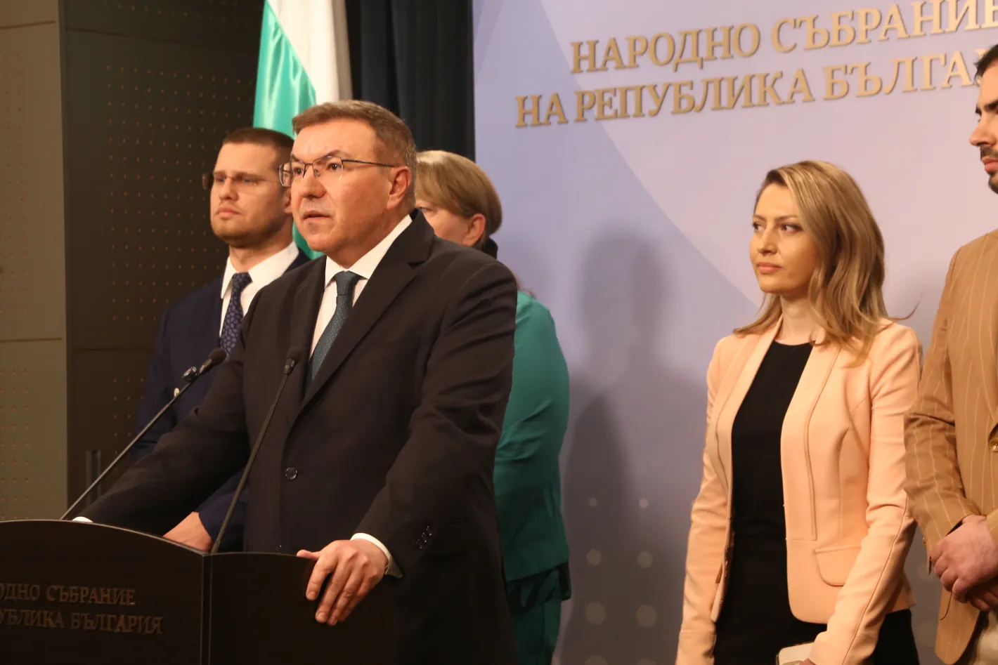 ГЕРБ с нов законопроект: Децата под 16 години може да останат без достъп до социални мрежи