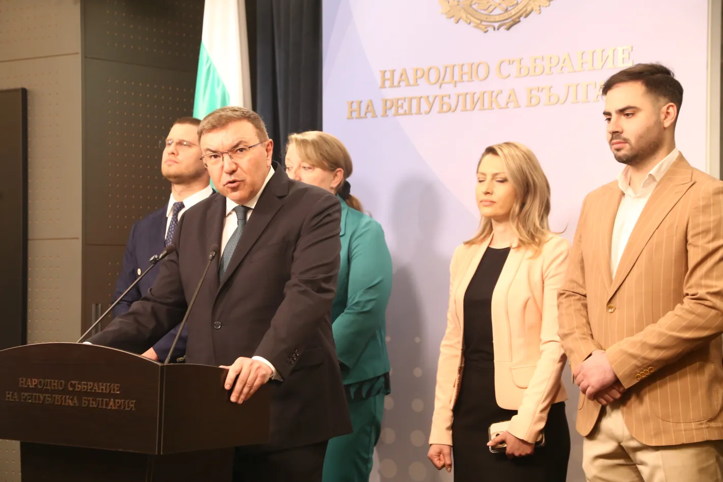 ГЕРБ с нов законопроект: Децата под 16 години може да останат без достъп до социални мрежи