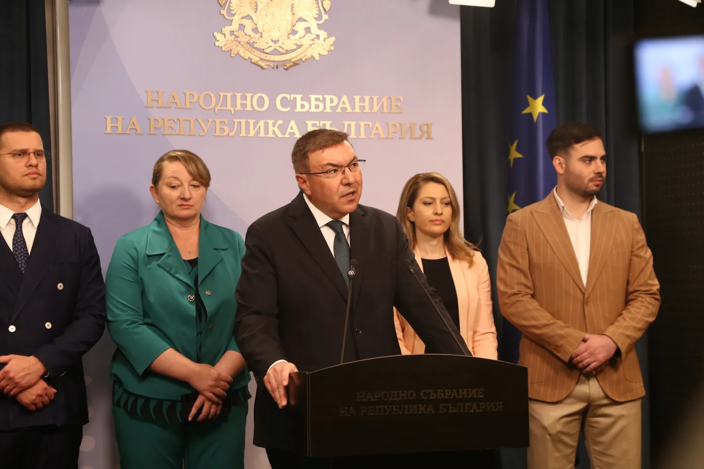 ГЕРБ с нов законопроект: Децата под 16 години може да останат без достъп до социални мрежи