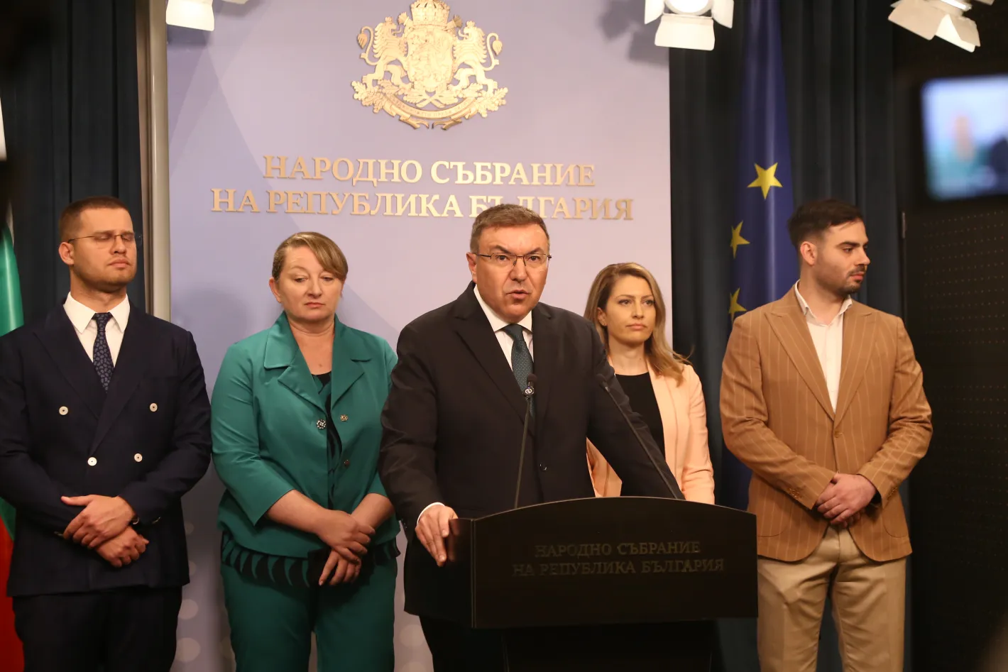 ГЕРБ с нов законопроект: Децата под 16 години може да останат без достъп до социални мрежи