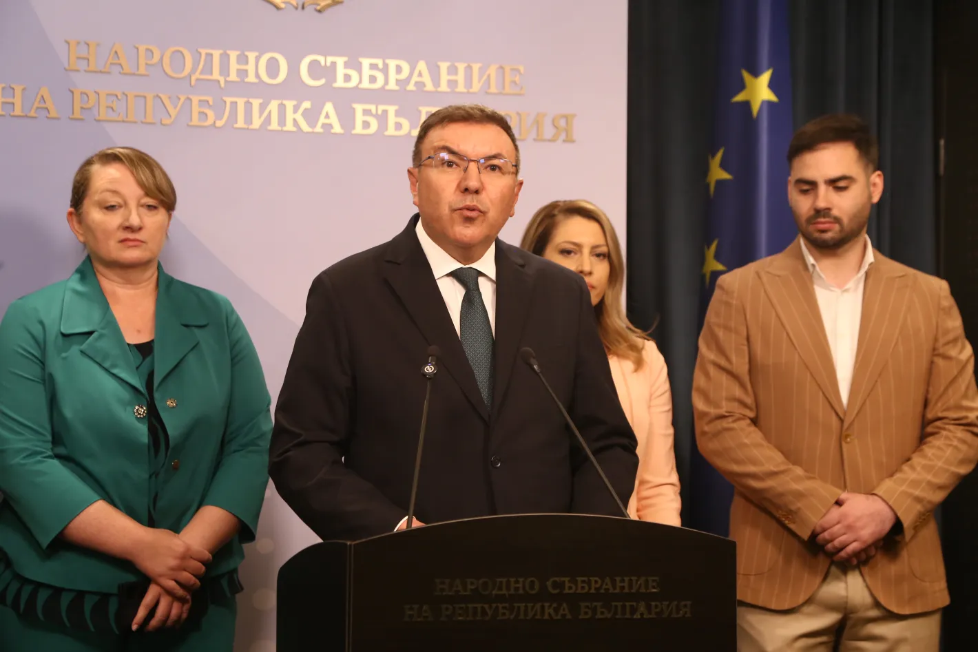 ГЕРБ с нов законопроект: Децата под 16 години може да останат без достъп до социални мрежи
