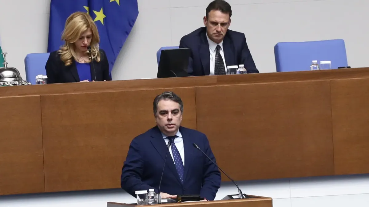 Асен Василев: Кабинетът няма план, ако КС отмени новата формула за минималната заплата
