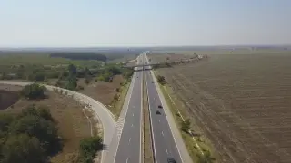 Аварирал тир затруднява движението по АМ "Тракия" при 222-ри километър