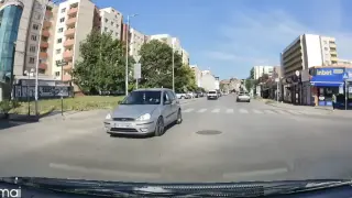Едно кръстовище в „Студентски град“, на което знаците са „за украса“