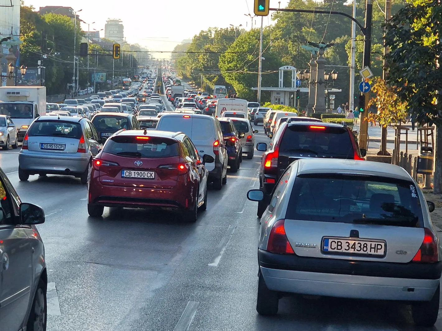 Шофьор влезе в насрещното на люлинското кръгово в София