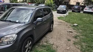 Бележка на автомобил в столичния квартал „Стрелбище“ предизвика спор за паркирането в социалните мрежи