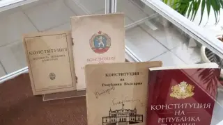 Конституцията на България е променяна шест пъти за 35 години
