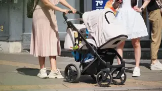 Майки от няколко града в страната протестират за по-високо майчинство през втората година