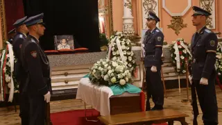 България се прости с втория си космонавт ген.-майор Александър Александров, Йотова и военният елит му отдадоха почит Снимки