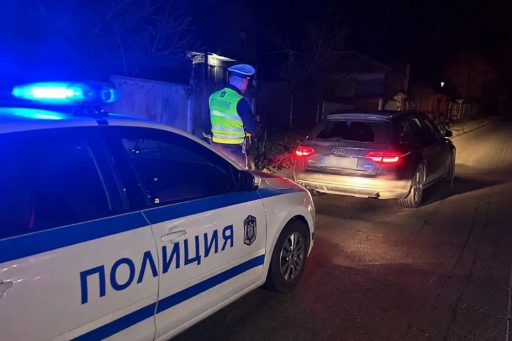 Гонитба край Враца: 17-годишен неграмотен шофьор блъсна полицейска кола при опит да избяга