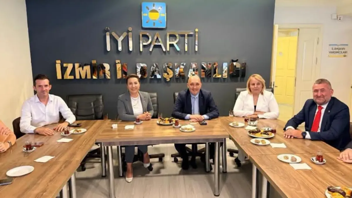 Делегация на ДПС разговаря с представители на партии в Измир