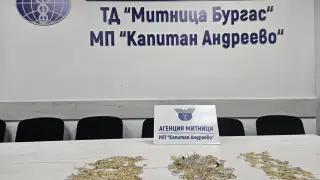 Митничари на МП Капитан Андреево откриха златни накити за над 75 000 евро в тайник на автобус