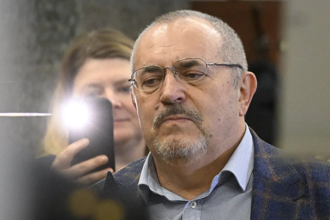Политик, критичен към Путин, пред съд заради пост с Навални