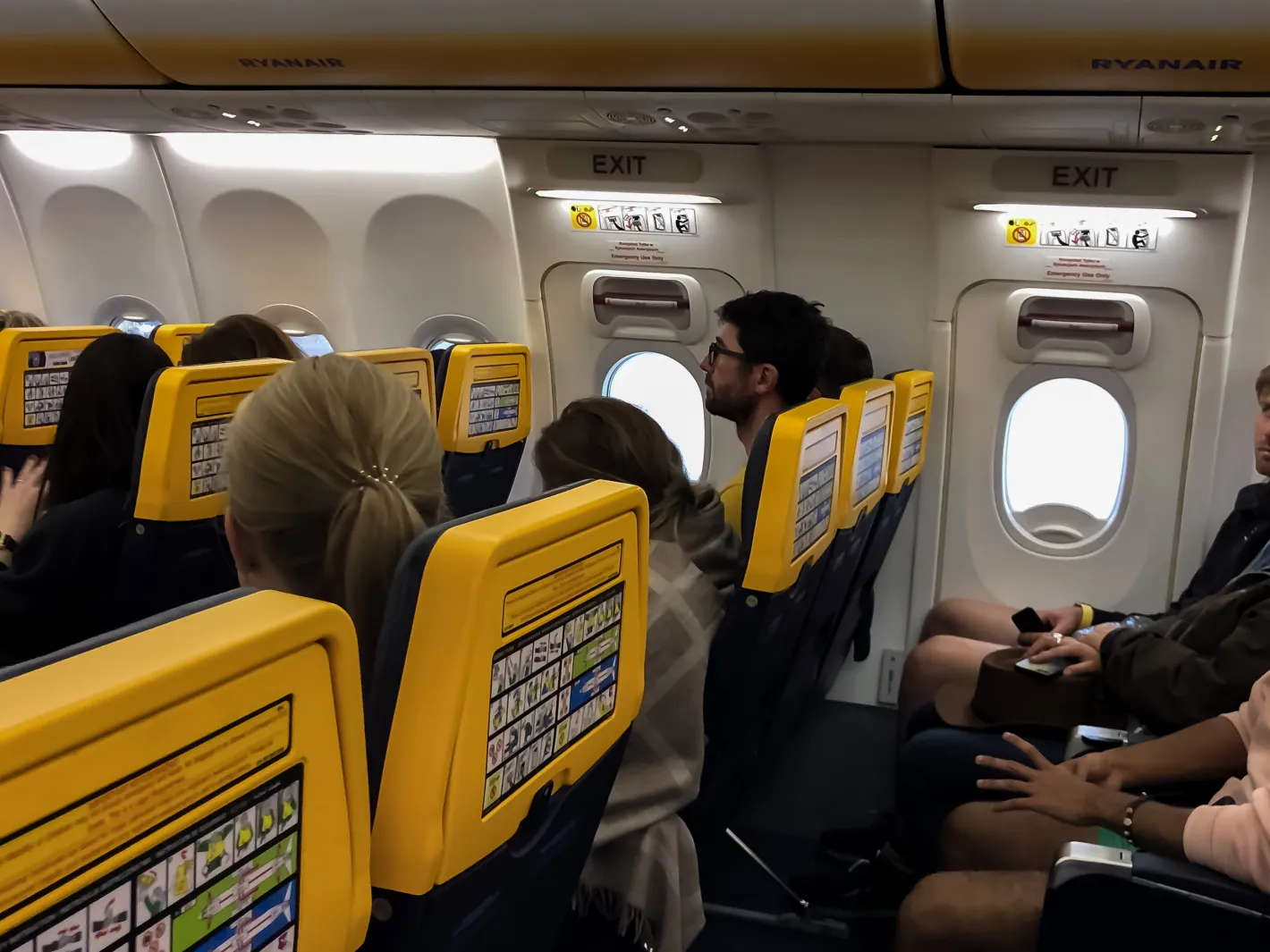 Историята за Любиша и Светлана от самолета със счупен прозорец на Ryanair се оказа фалшива новина