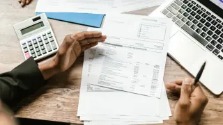 Бивш партньор в Ernst and Young Джон Диксън рискува да загуби дома си след прехвърляне на имуществото на съпругата му