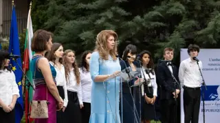 Йотова: В момент, когато Европа пише нова страница от своята история, България и Франция ще продължат да работят рамо до рамо