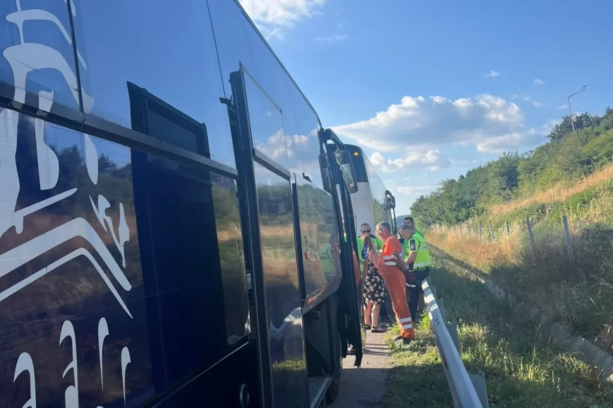 Полицаи спасиха деца от аварирал автобус на АМ "Тракия"