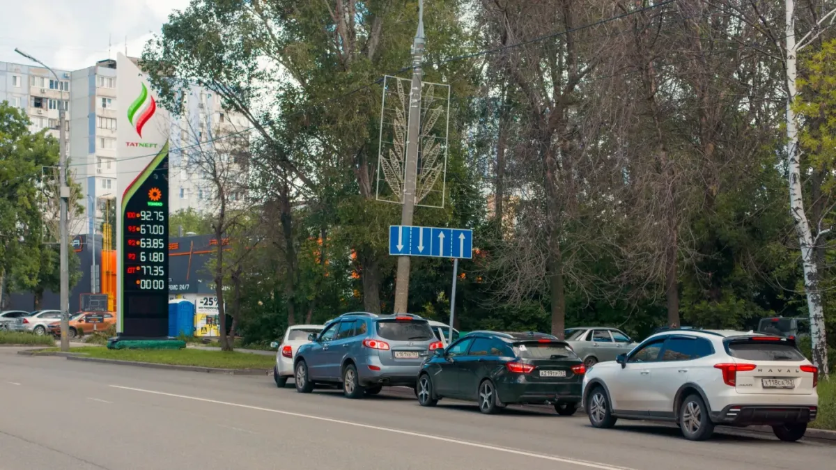 Москва въвежда купони и приоритет на бензиностанциите за доставчиците на храна