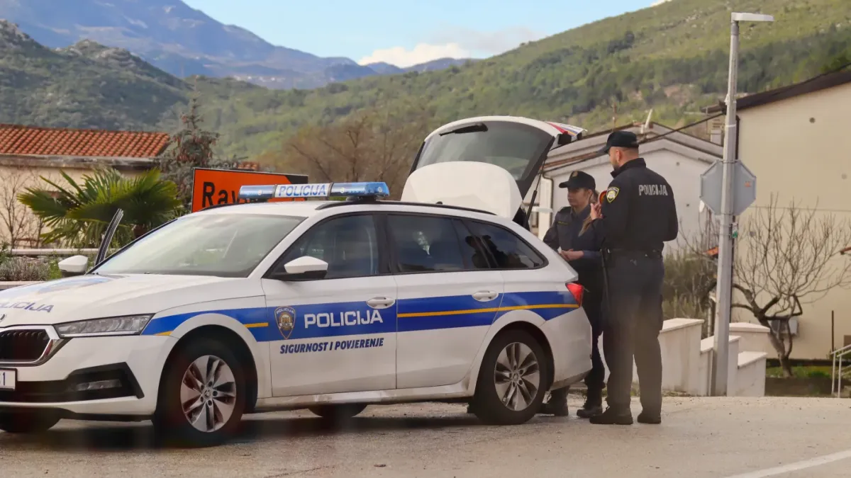 Полицията в Хърватия проверява сигнал за сексуален контакт на полицай по време на дежурство