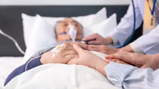 Франция одобри закон за асистирана смърт след години на ожесточени спорове