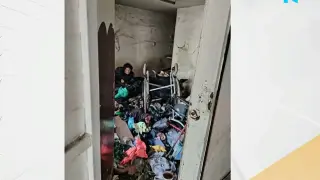Агресия, опити за палеж и надрани коли: Живеещи в кооперация в Бургас сигнализират за тормоз от самонастанила се жена