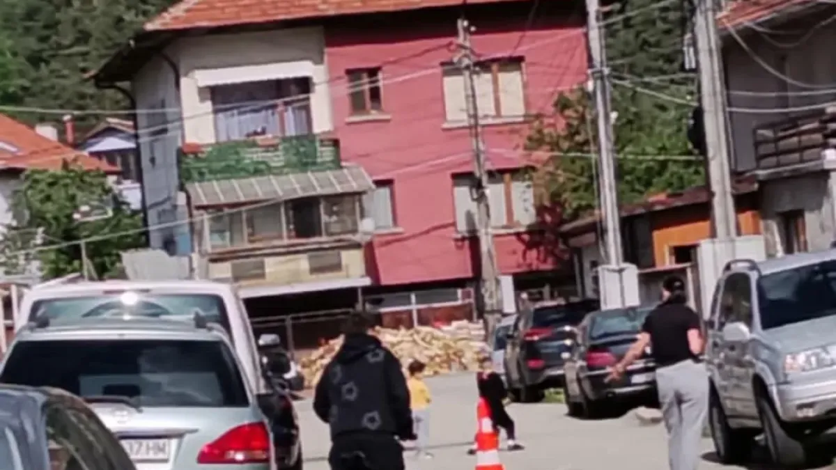 Меле между съседи в Самоков: Полицаят Морунов и друг мъж се обвиняват след сбиване на улицата