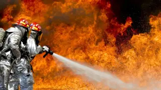 Близо 9 часа пожарникари гасиха пожар в стопански двор край Нова Загора