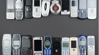 Телефоните с копчета набират популярност в България