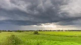 НИМХ: Слънце, жега до 36° и следобедни гръмотевични бури на места в петък
