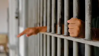 Германските власти изпратиха транссексуален неонацист да излежава присъда в мъжки затвор
